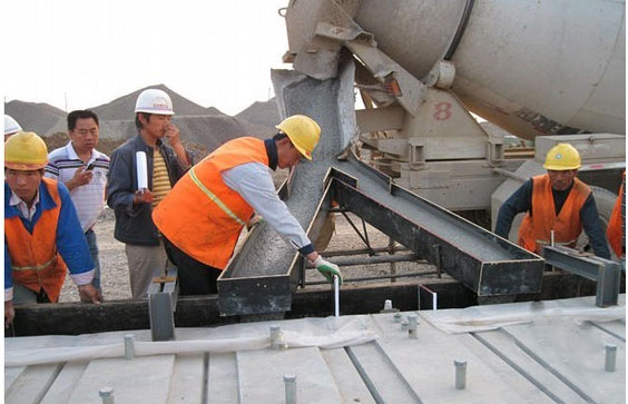 無砟軌道自密實(shí)混凝土施工